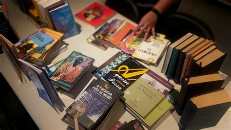 Projeto Mulheres Do Bronks Recebe Doa Es De Livros Da Biblioteca