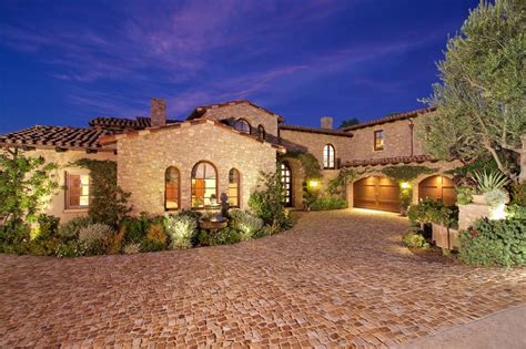 Tuscan Style Tile Shower In Home Bathroom