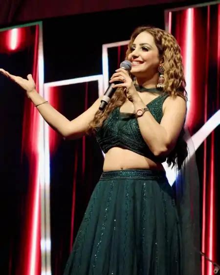 Piya Sharma Latest Hot Pics And Photos Gallery