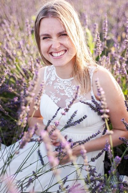 Premium Photo Perfect Smiling Blonde Bride Woman Portrait Outdoor