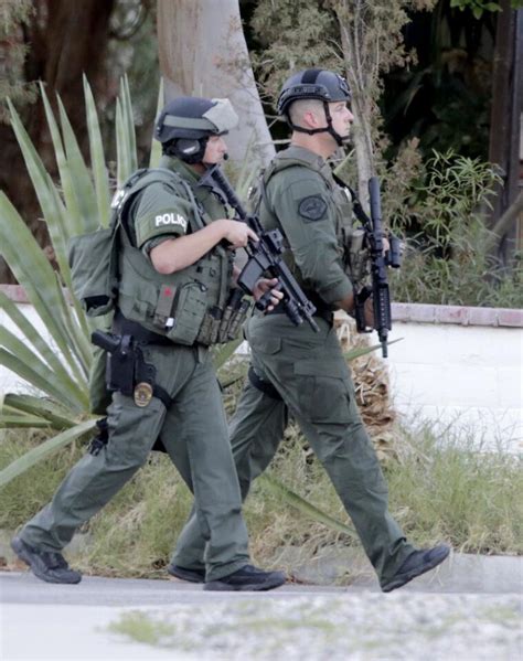 Gunman Kills 2 Palm Springs Police Officers Los Angeles Times