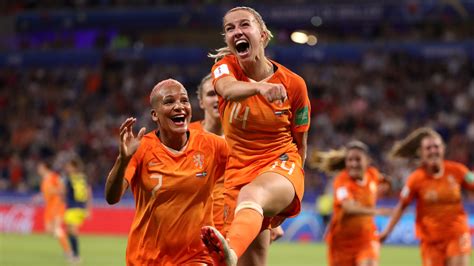 En fotos en la prórroga Holanda venció a Suecia y jugará con el Team