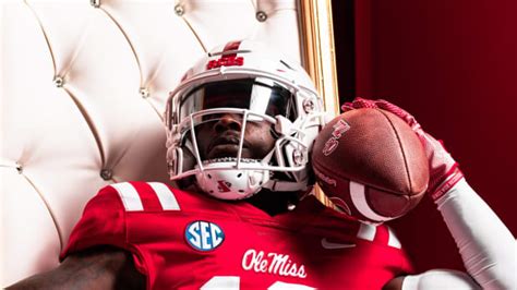 Look Ole Miss Rebels Reveal Uniform Combination For Season Opener Vs