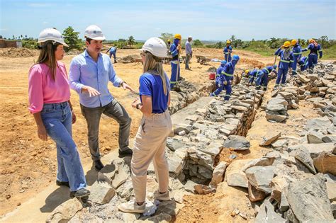 Prefeita Hilda Ribeiro assina ordem de serviço para construção da