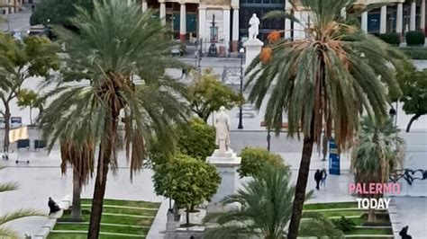 Piazza Castelnuovo Dovrebbe Essere Il Salotto Buono Di Palermo