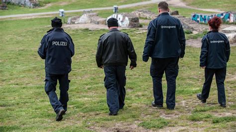 G Rlitzer Park Berliner Polizei Verliert Den Kampf Gegen Dealer Welt