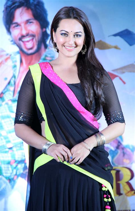 Sonakshi Sinha Hot In R Rajkumar