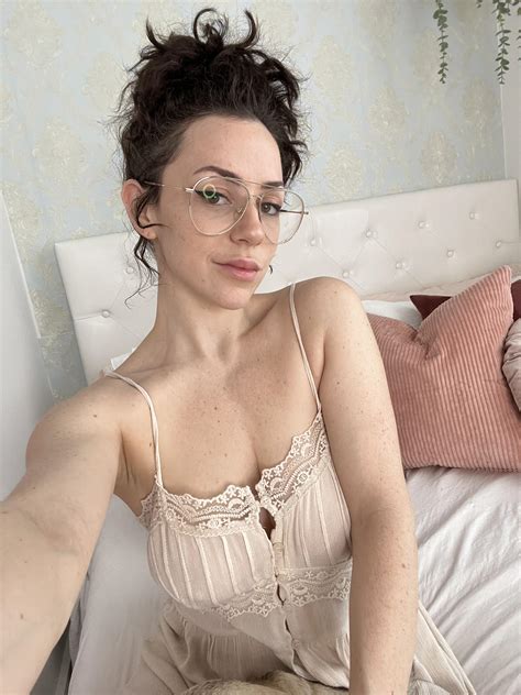 Fionafeetsies AKA Mamafiona Amateur Set MIX Curly Hair Glasses Porn Pic