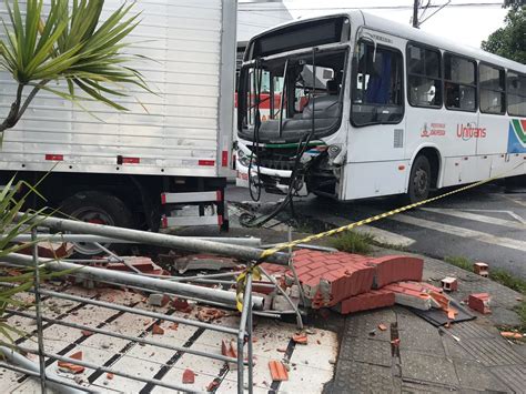 Colis O Entre Nibus E Caminh O Deixa Dois Feridos Em Jo O Pessoa