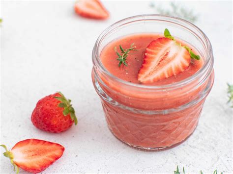 Erfrischender Sommergenuß Rezept für Erdbeer Gazpacho