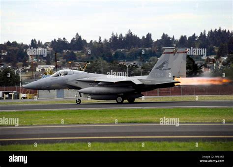 An Oregon Air National Guard F-15C Eagle takes off from the Portland ...