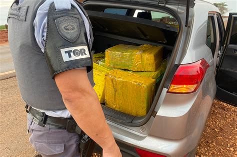 Rapaz De Anos Preso Transportando Mais De Meia Tonelada De Maconha