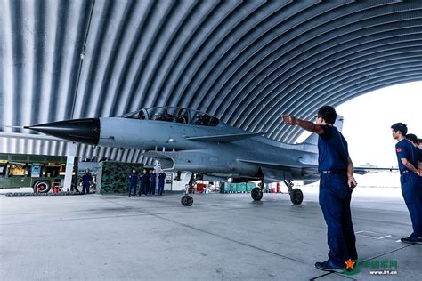 南部战区空军航空兵某旅组织全员全装空中加油军事中国网