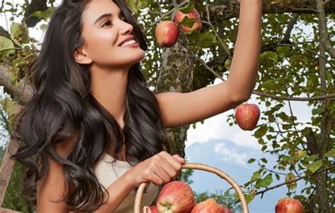 Wallpaper Girl Sexy Hot Girl Eyes Smile Beautiful Figure Model For Mobile And Desktop