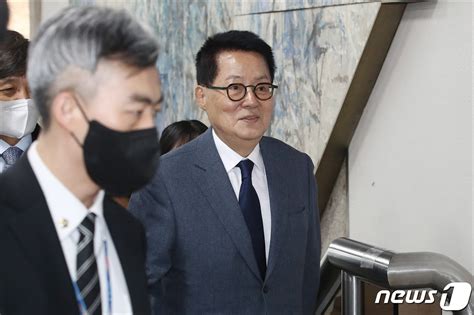 박지원 전 원장 서해 공무원 피격 관련 첫 공판 출석 네이트 뉴스