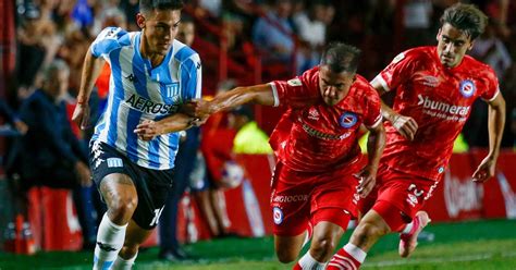 Argentinos Venció 1 0 A Racing En La Paternal Y Consiguió Su Primer