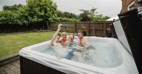9 Hot Tub Health Benefits Everyone Should Know