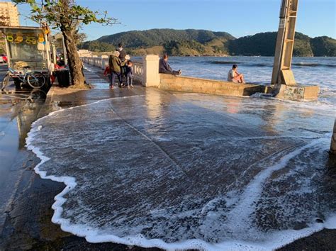 Ressaca Atinge O Litoral De Sp Ap S Frente Fria E Ondas Devem Chegar A