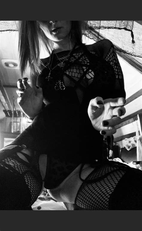 Hot Busty Women In Pool Porn Pics BustyArchive