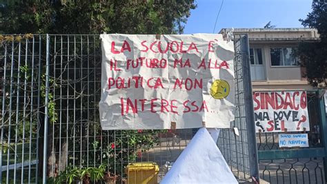 Lamezia Manifestazione In Piazza Contro Il Dimensionamento Scolastico