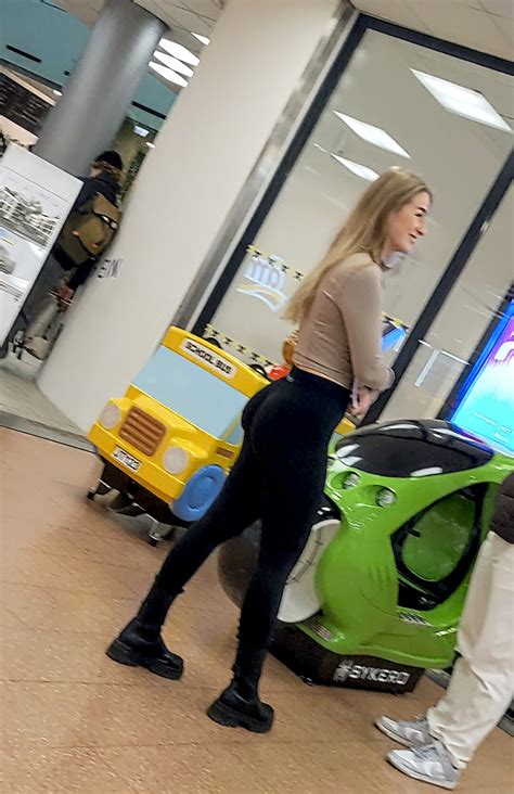 Blonde Teveo Bitch Showing Off Her Bubble Oc Spandex Leggings Yoga Pants Forum