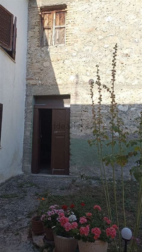 Casa Di Paese In Vendita In Via Armando Diaz 101 Aielli Idealista