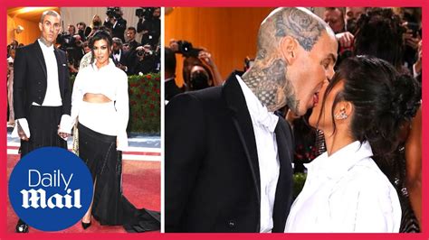 Met Gala Kourtney Kardashian And Travis Barker Tongue Kiss At Gilded