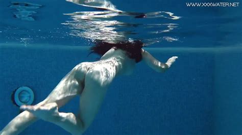 Gorgeous Russian Slut Cheryl Blossom Gives The Most Erotic Naked Show Underwater