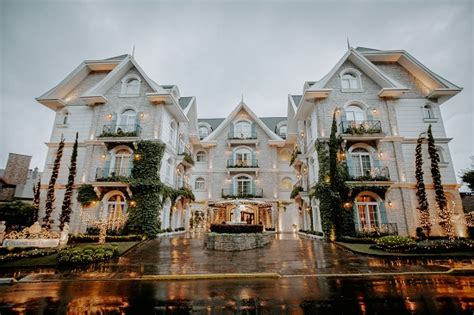 Um dos melhores hotéis do mundo Colline de France comemora cinco anos