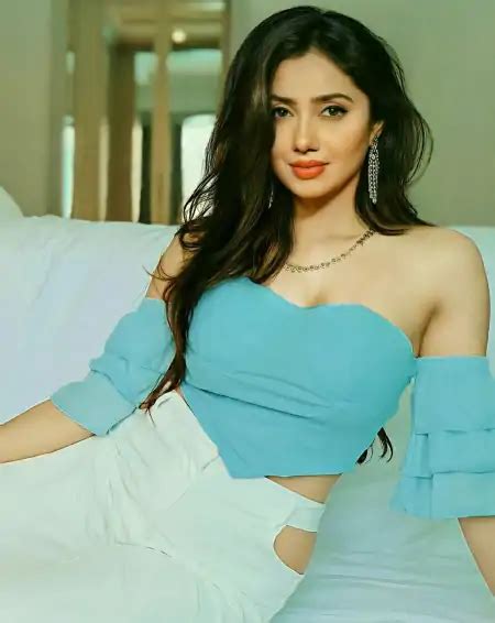 Mahira Khan Hot Pics And Photo In Saree