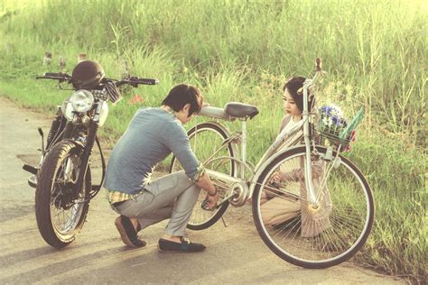 Hot girl nội y gây sốt với bộ ảnh Chuyện tình xe đạp