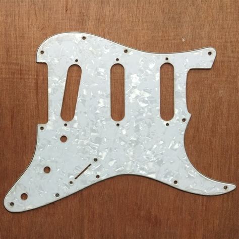 Jual Pickguard Stratocaster Squier Original Sss Hole White Pearloid