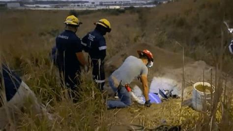 Hombre Cay En Un Hoyo Y Muri Sepultado Por Un Alud De Tierra