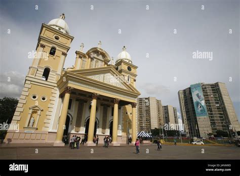 Venezuela, Maracaibo, Basilica de Chiquinquira Stock Photo - Alamy