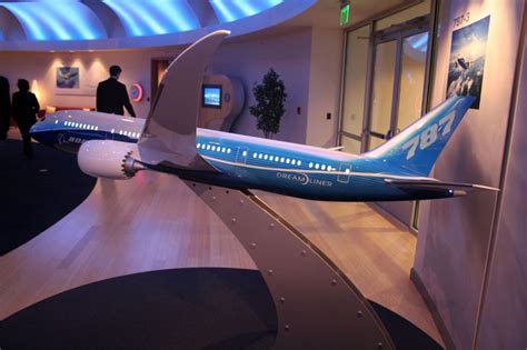 Boeing Dreamliner Actually An Elaborate Hoax The Naked Loon