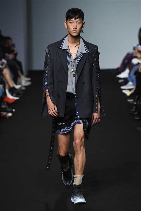 R SHEMISTE Spring Summer 2019 Runway Show