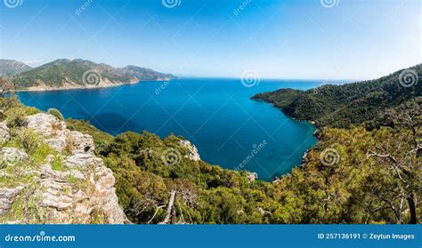 Littoral Sur L île De Cennet Adasi Près De La Ville De Maris En Turquie