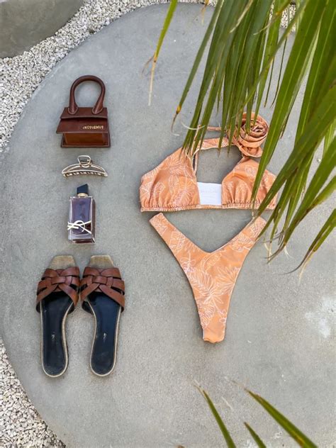 BIKINI FLOWER ASYMETRIC SAND LEAVES GÓRA Ubrania obuwie oraz dodatki dla kobiet