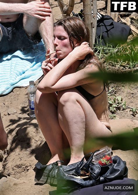Julia Fox Sexy Seen Flaunting Her Hot Bikini Body Bathing In Mud At The Montecito Hot Springs