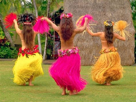 Beautiful Hawaiian Dancers