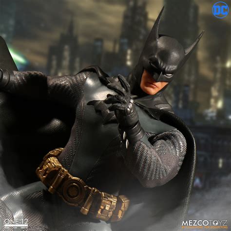 Mezco One Collective Batman Ascending Knight Pre Order The Toyark