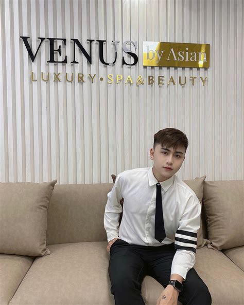 Lê Đức Hot boy sở hữu nhan sắc vạn người mê và thu nhập khủng trong ngành thẩm mỹ kiến tạo sắc đẹp