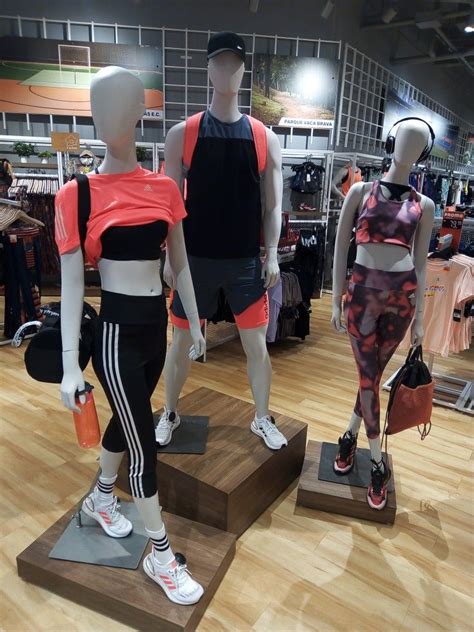 Pin De Em Visual Em Lojas De Roupas Esportivas