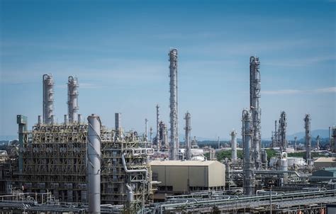 Premium Photo | Oil and gas refinery plant