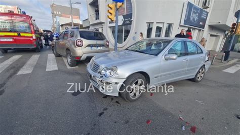 Două autoturisme implicate într un accident rutier în Constanța