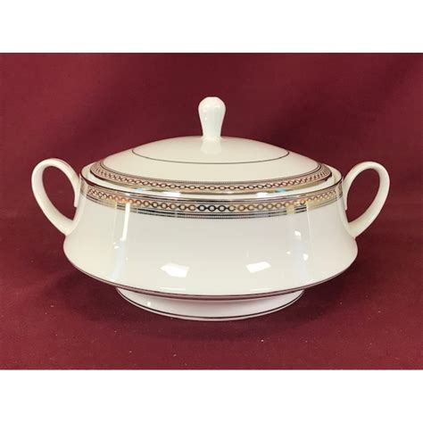 Noritake Legacy Splendor Covered Vegetable Dish