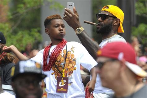 LeBron James rêve de jouer contre son fils Basketball