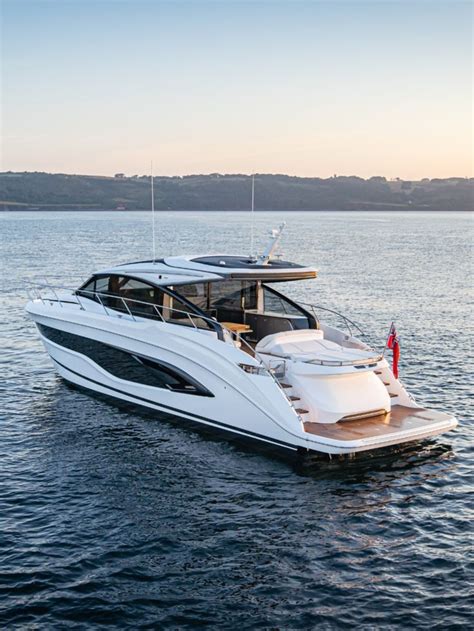 Azimut Grande Metri The Smallest Luxury Yacht Artofit