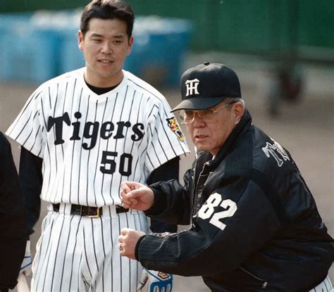 00年、阪神・野村監督（右）からアドバイスを受けるカツノリ ― スポニチ Sponichi Annex 野球