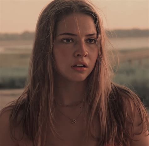 ; Sarah Cameron (Outer Banks) icons ↪️ like or reblog if you save/use